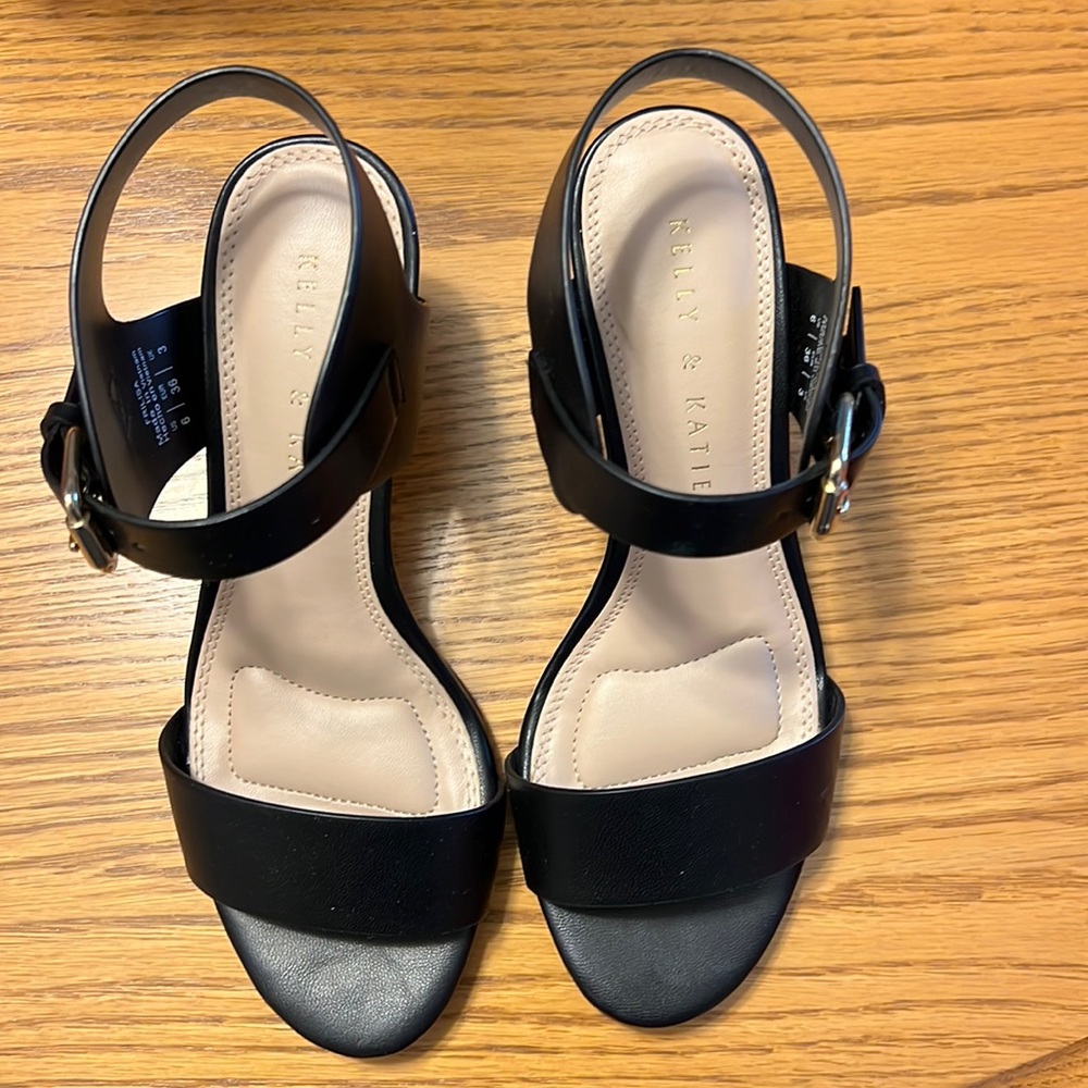 Black sandal with heel. Barely worn. Kelly & Katie size 6